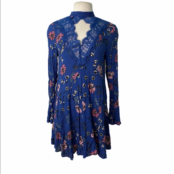 Lulus floral lace top long sleeve size- medium - Picture 2 of 8